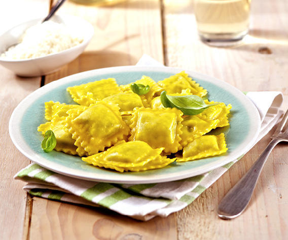 Ravioli sa svježim sirom i začinskim biljem Predjela/Njoki i punjena tjestenina Ravioli sa svježim sirom i začinskim biljem bofrost